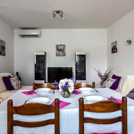 Apartman Koraca Roč Eksteriør billede