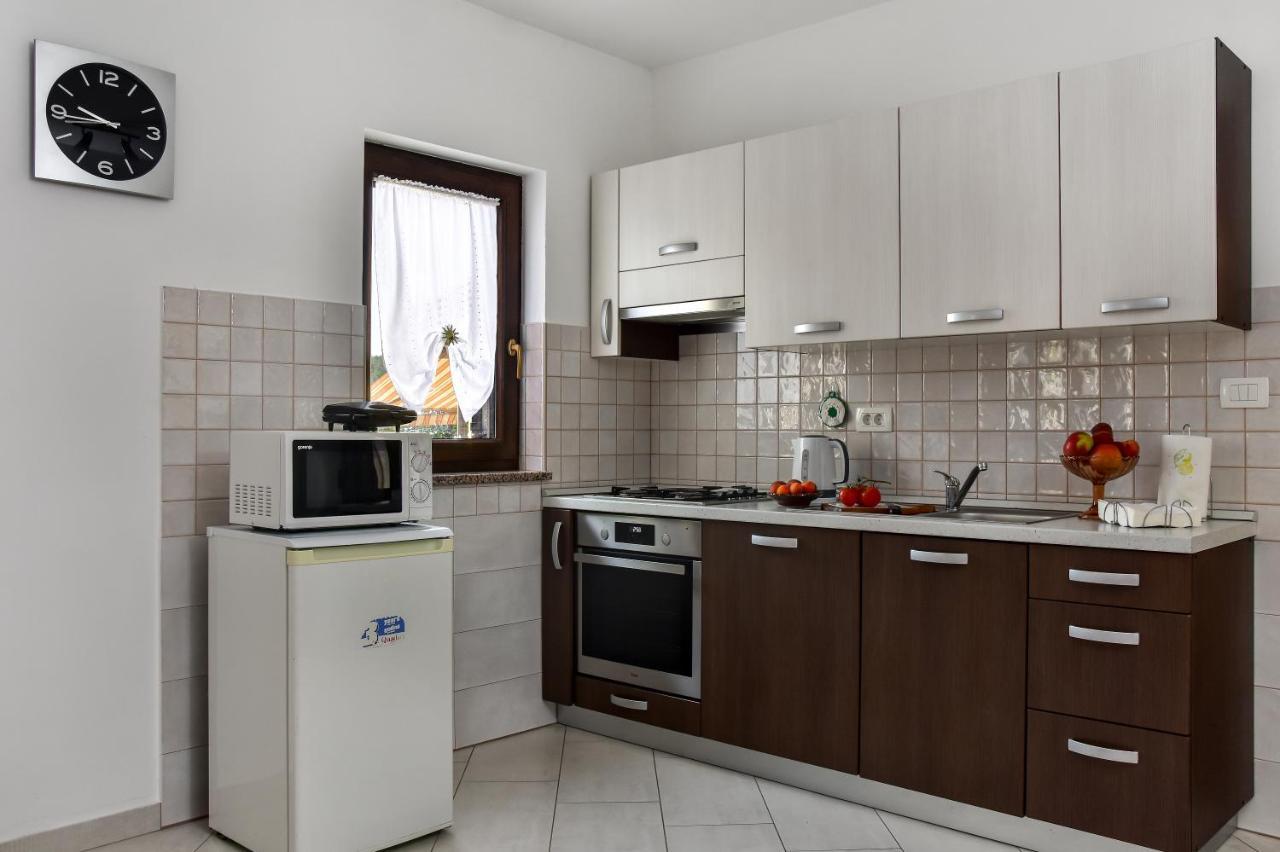 Apartman Koraca Roč Eksteriør billede