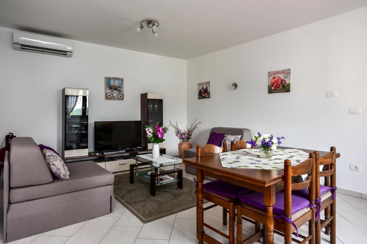 Apartman Koraca Roč Eksteriør billede