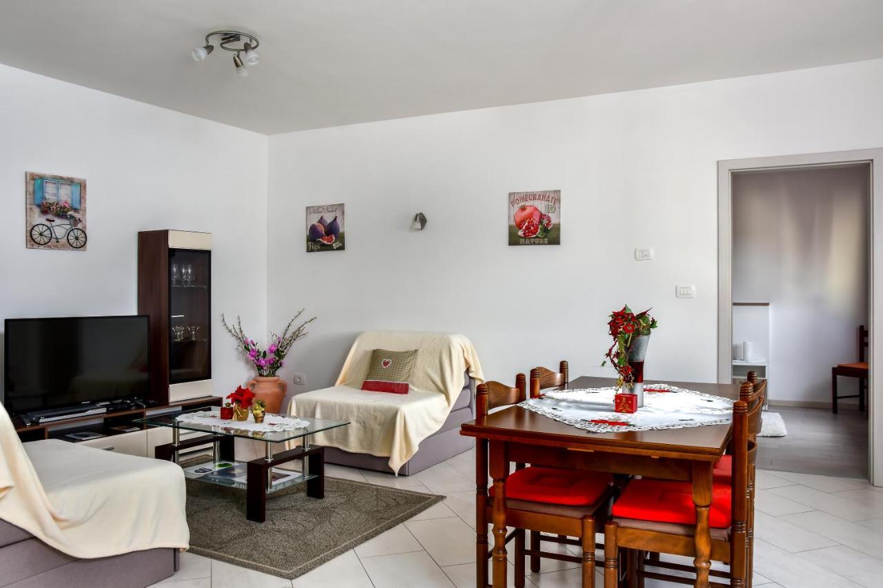 Apartman Koraca Roč Eksteriør billede