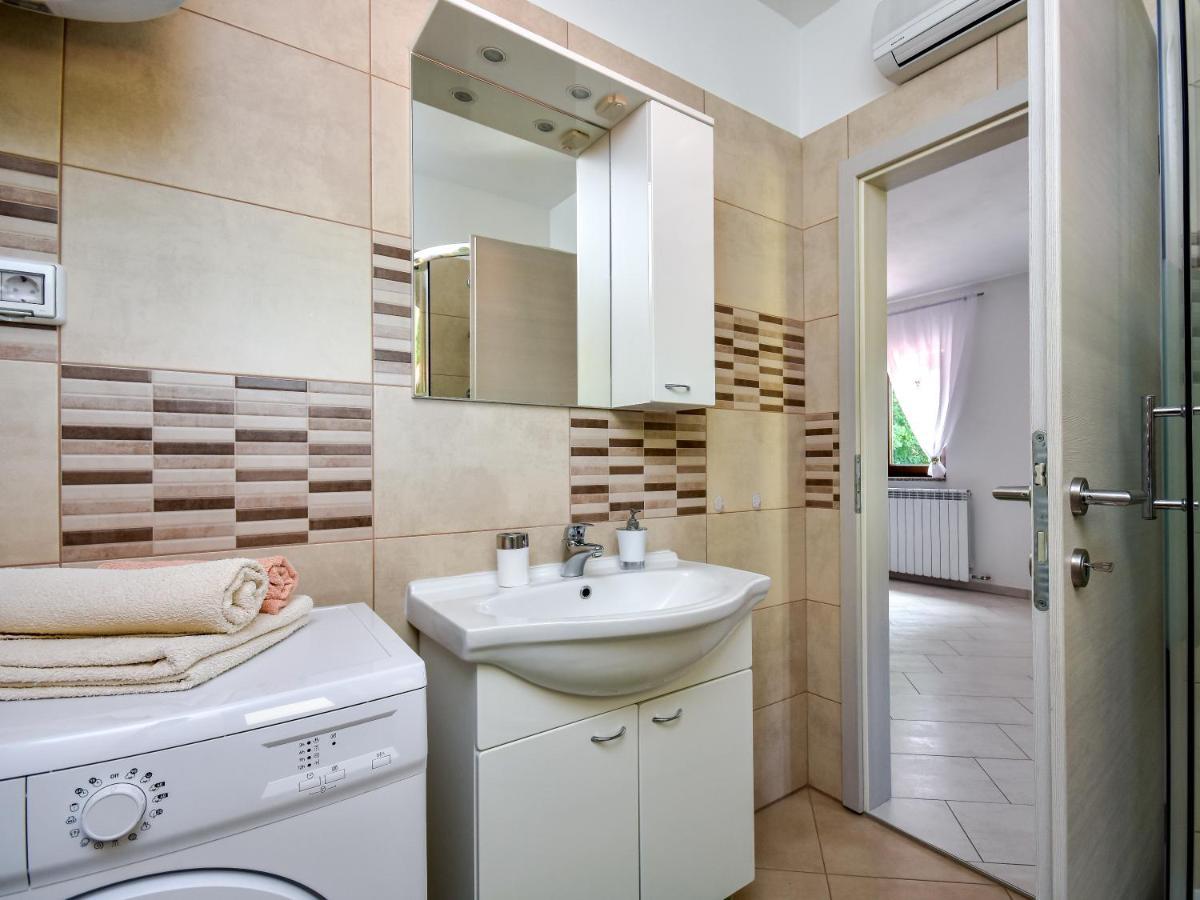Apartman Koraca Roč Eksteriør billede