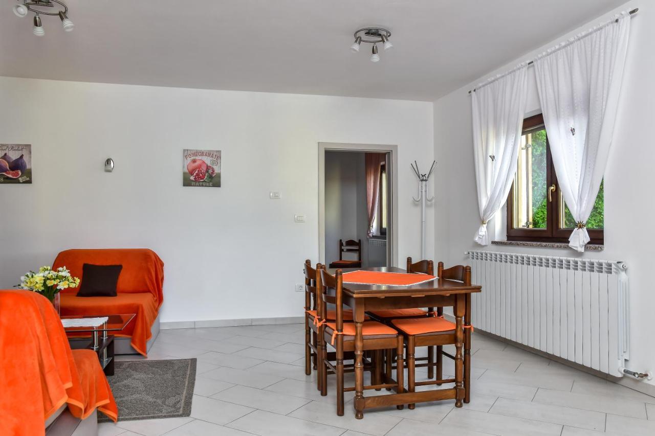 Apartman Koraca Roč Eksteriør billede